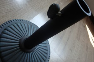 Parasol cement metal round base